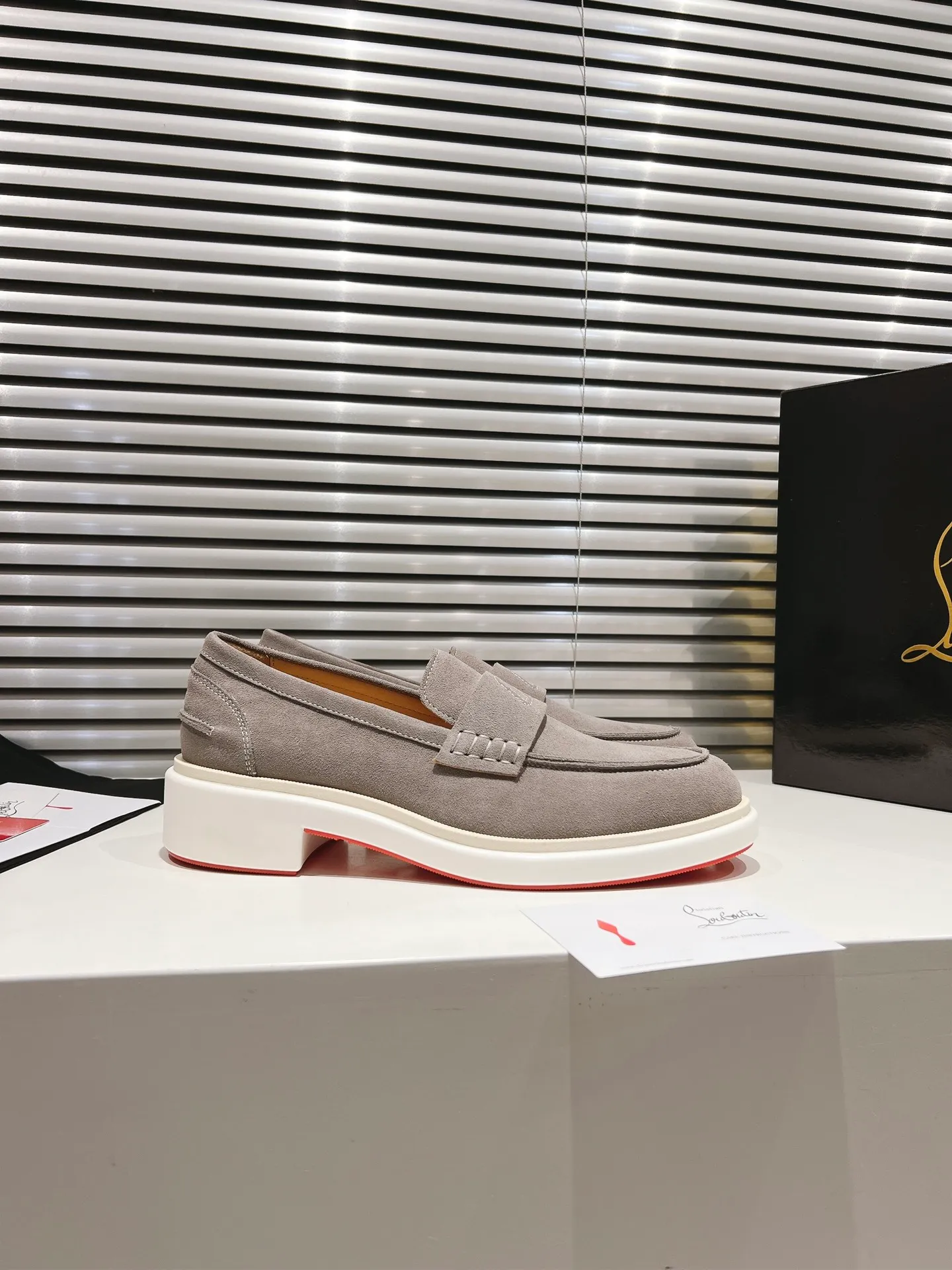 👟👟Ex-factory price 760👟👟 ╔Tire bottom Loaf🆑Black cowhide╗ ·Top version customization·2024𝐬𝐬 𝑪𝒉𝒓𝒊𝒔𝒕𝒊𝒂𝒏 𝑳𝒐𝒖𝒃𝒐𝒖𝒕𝒊𝒏 ▪️No matter the last shape, fabric, diamonds, nails, lining, outsole, they are as close as possible to ZP... ▪️The original sole is specially provided by the original factory ▪️The lining is imported water-dyed cowhide ▪️The private customization time is about 3-7 days —————— Size: Men's 39M-46M
